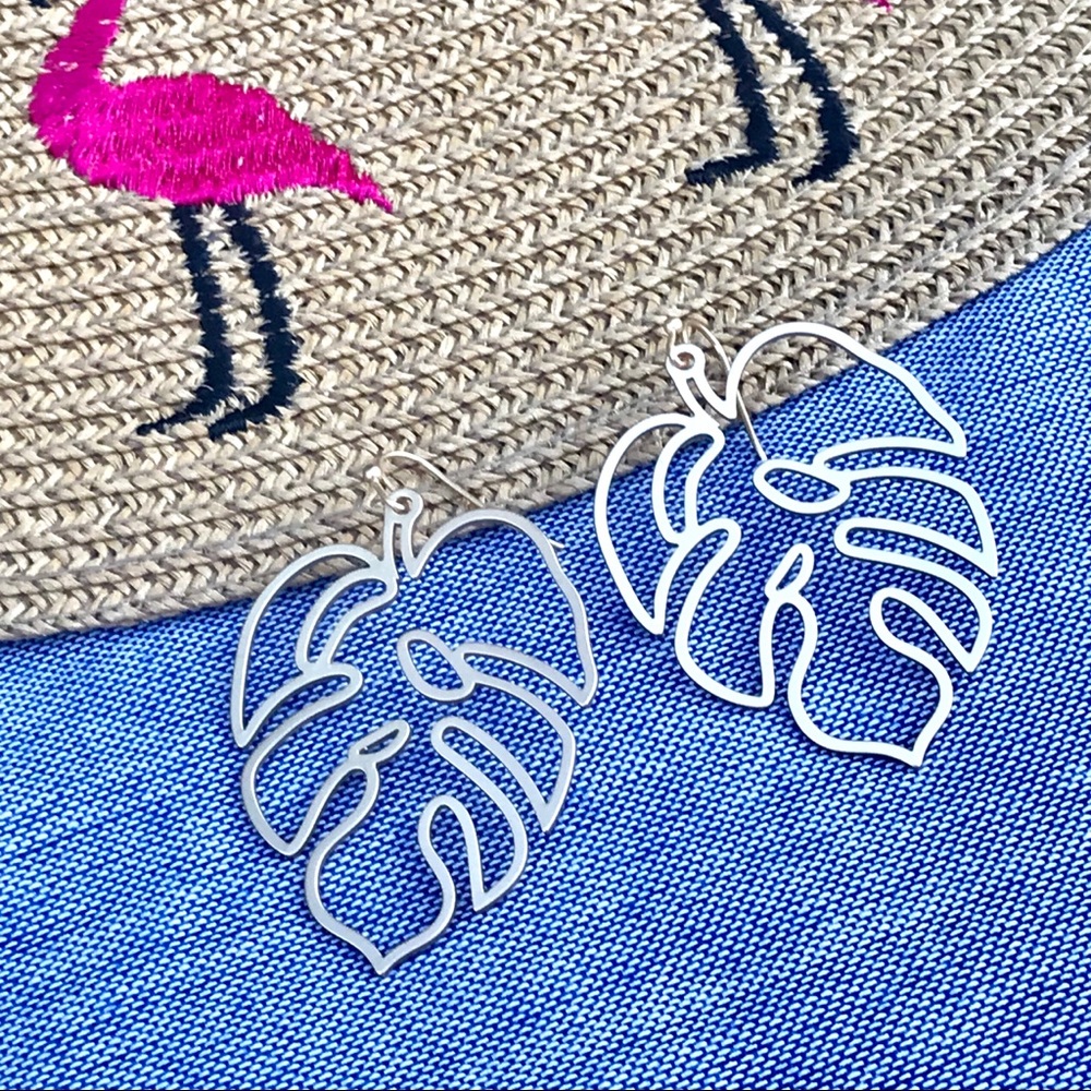 ✨HPx3✨Monstera Leaf Earrings - Picture 4 of 6